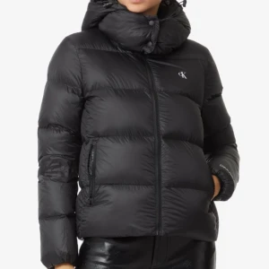 Jacka Calvin Klein - En jacka som inte passar mig längre, använd endast en vinter. För fler bilder skriv privat💕