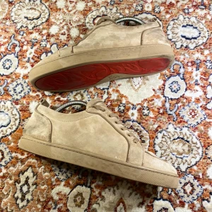 Christian Louboutin Skor - Hej! Säljer nu mina skor från märket Christian Louboutin , storlek 41,  bra skick, tveka inte på att höra av dig om du har frågor eller funderingar kring skorna!