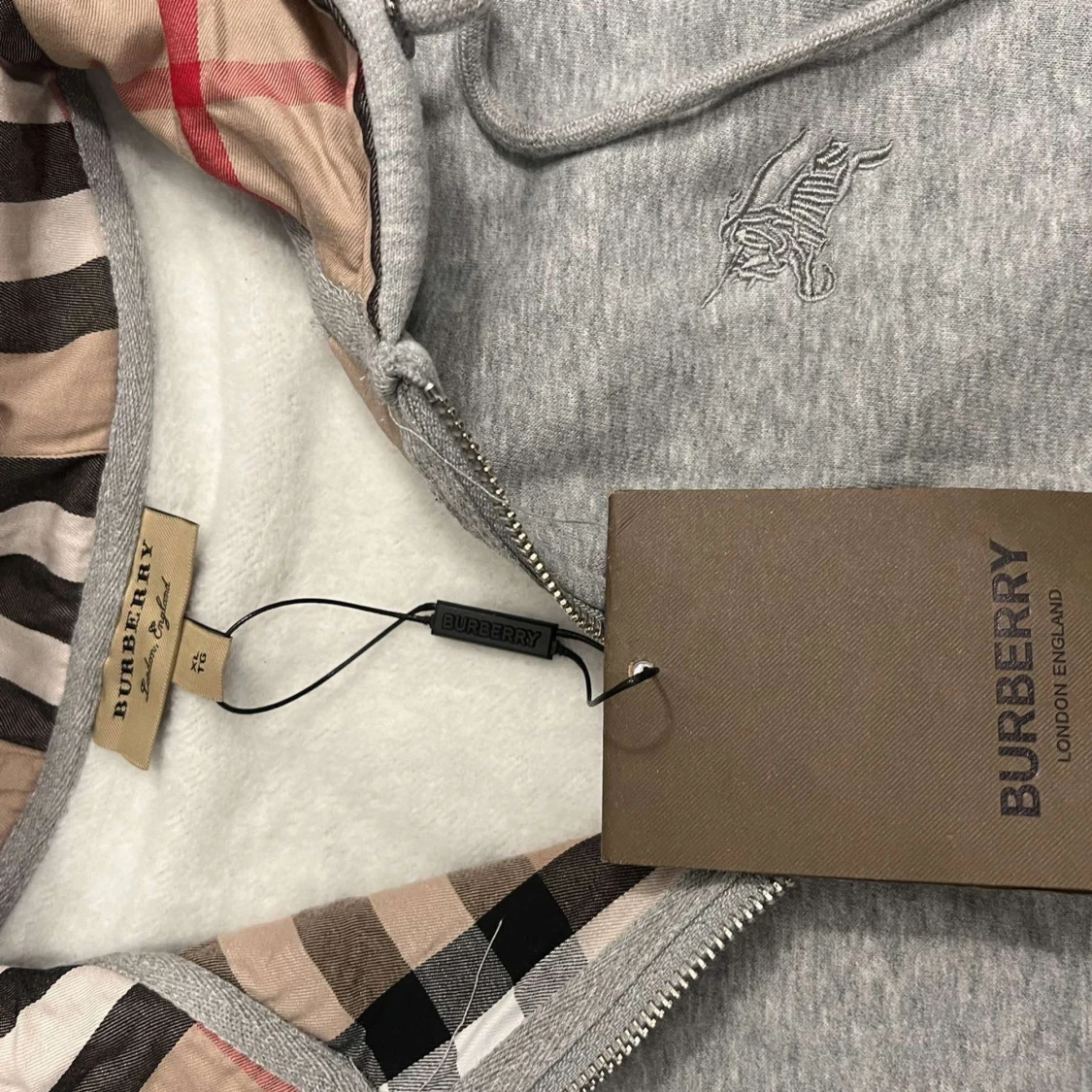 Burrbery zip up - 92