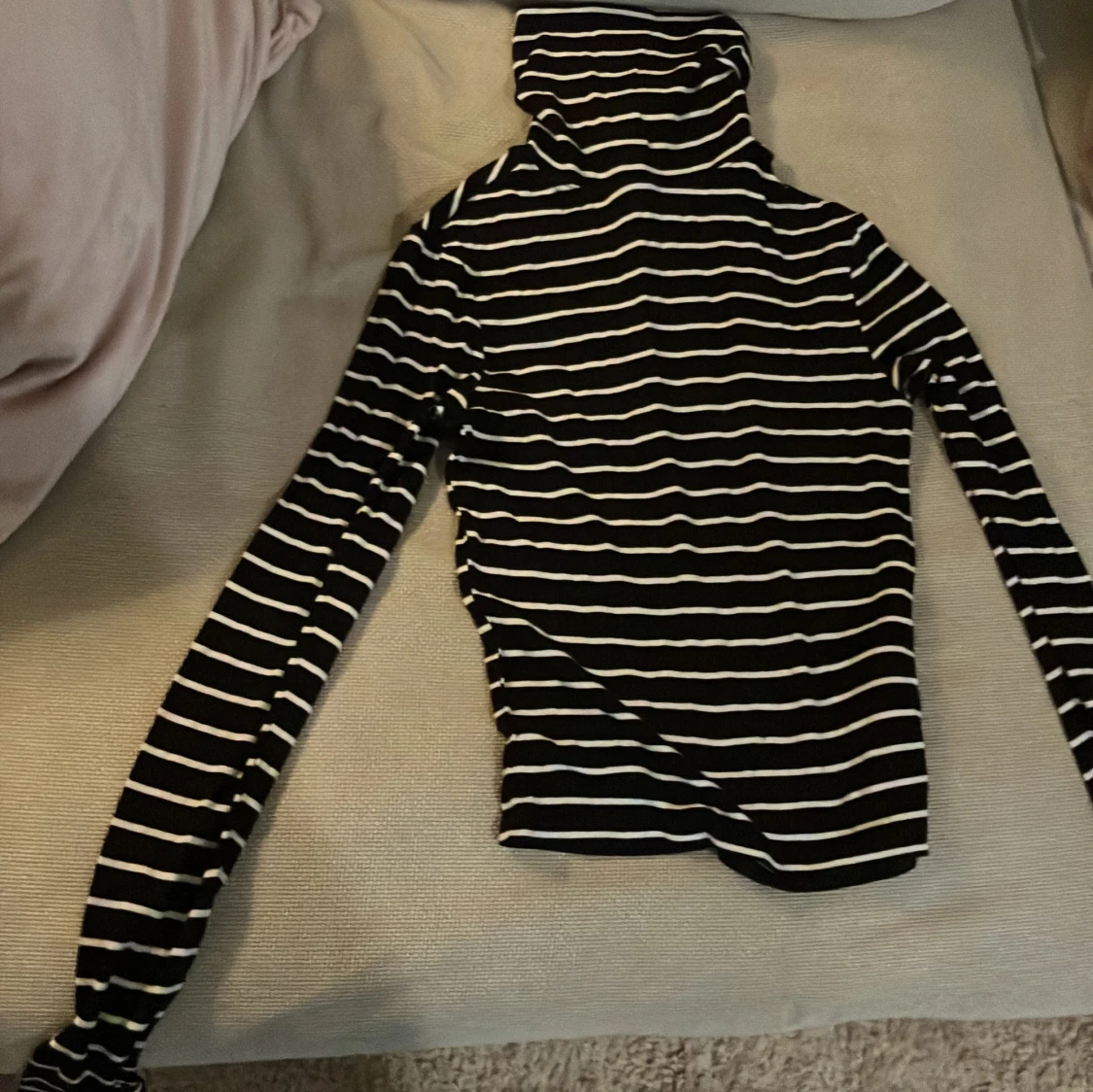 Svartvit randig polotröja från H&M Divided