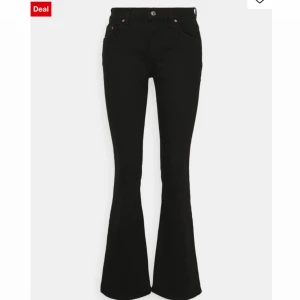 Perfekt Jeans Gina - Svarta jeans från Gina, bra skick men liite urtvättade 