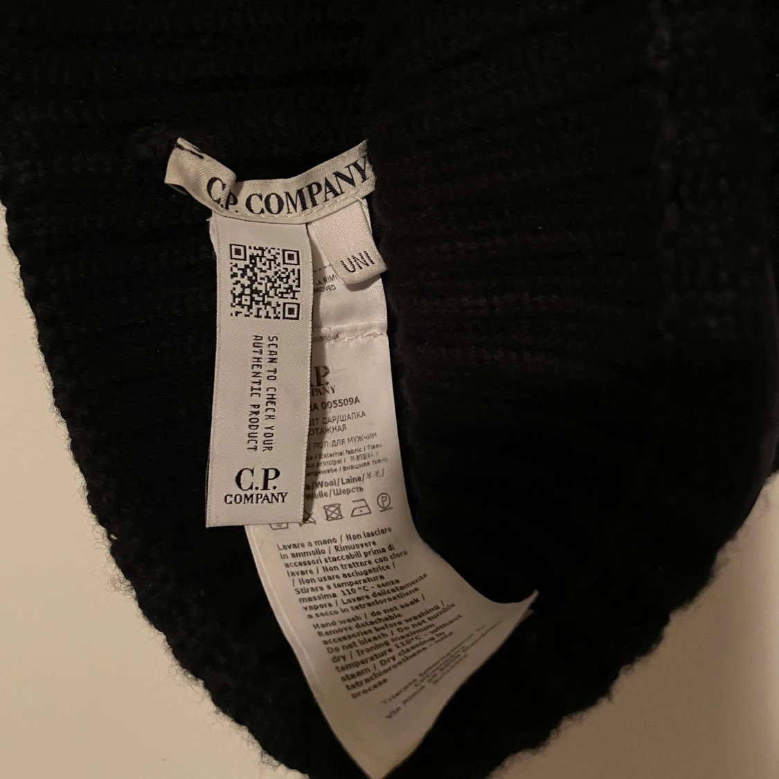 Svart mössa från C.P. Company - 90