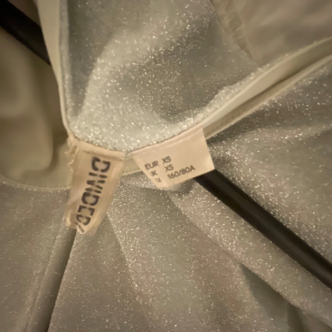 Glittrig silverklänning - 92