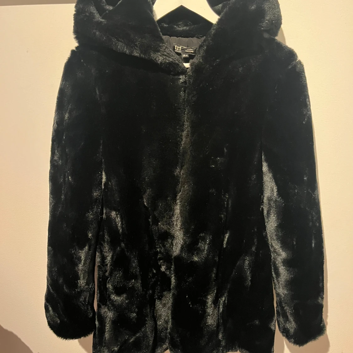 Svart pälsjacka från Zara - 91