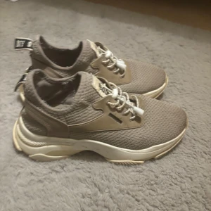 Steve Madden m - Sneakers - Endast använd några gånger. Inga skavanker. 