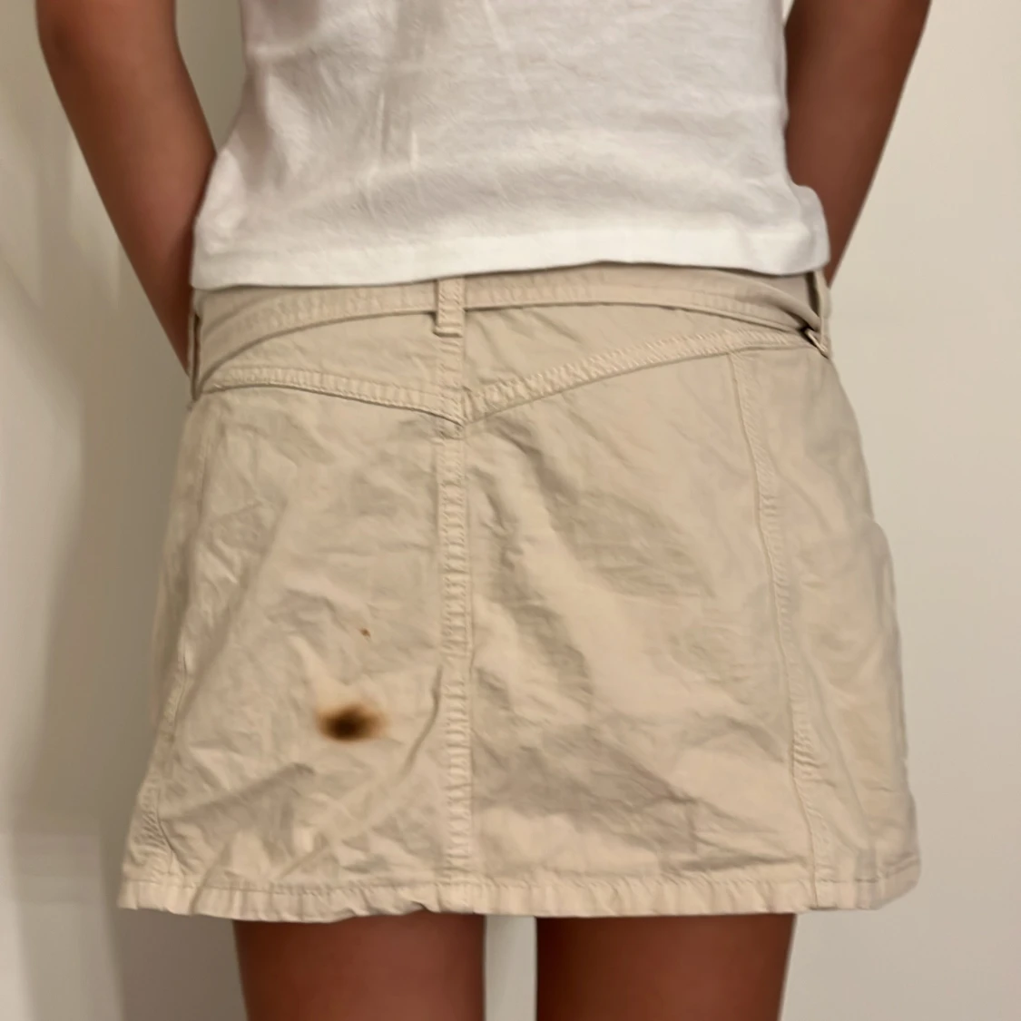 Beige cargokjol med stort bälte - 90