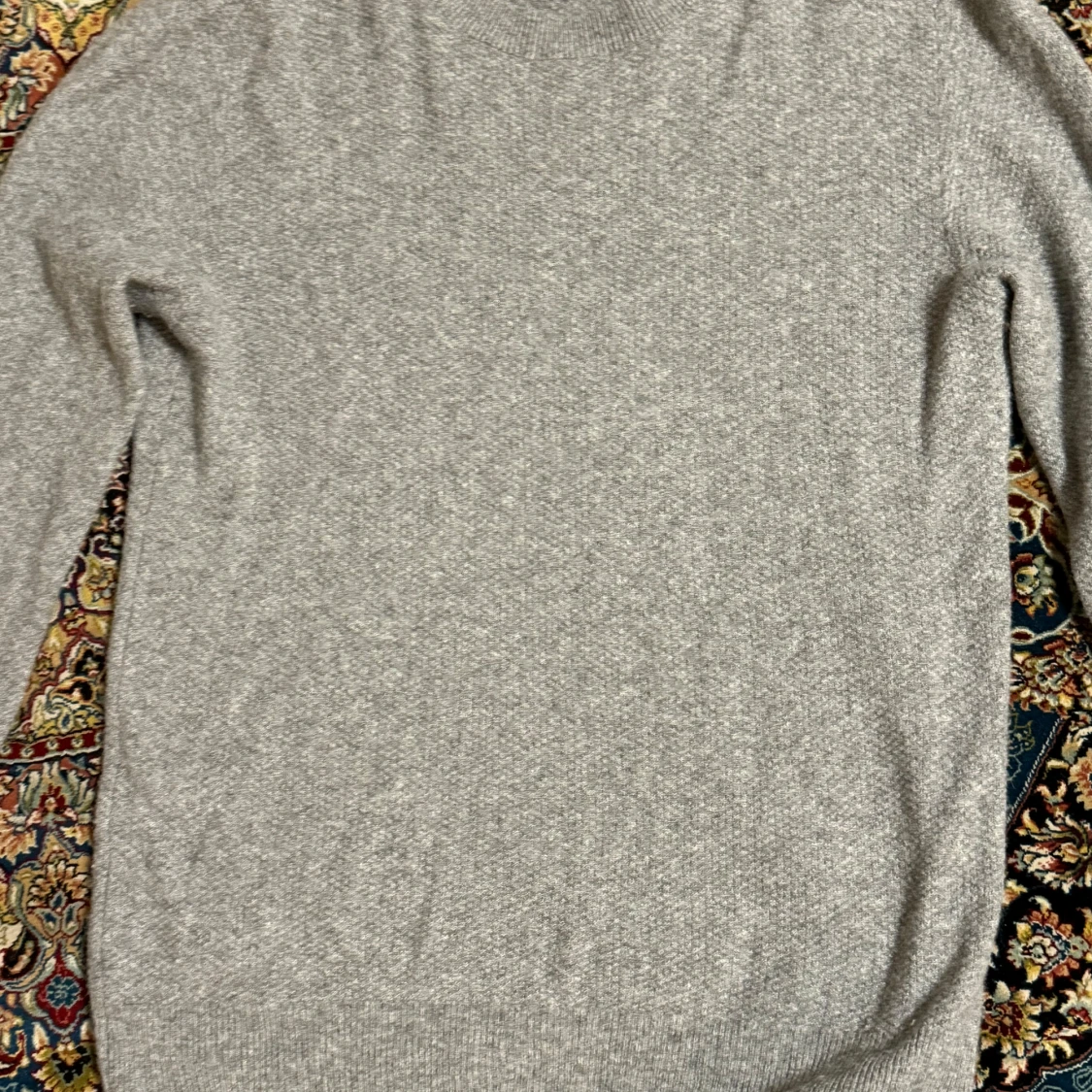 Grå tröja  - 90