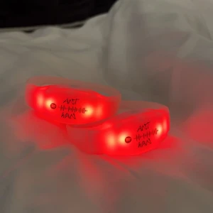 Lysande Ant Wan armband  - Säljer exklusiva LED-armband från Antwan konserten. Endast 39kr/st eller billigare! Helt oanvända. Dra ut plastbiten och tryck på knappen för att byta färg ✨🌟💫⭐️ hör av dig för billigare pris 🤝