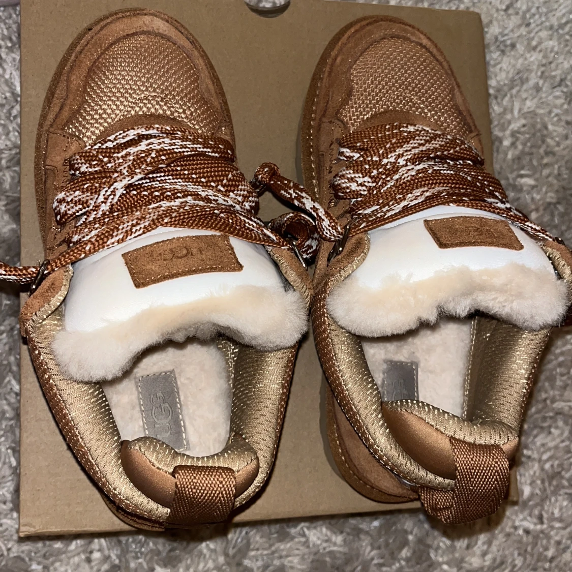 Ugg lowmel i färgen chestnut  - 91
