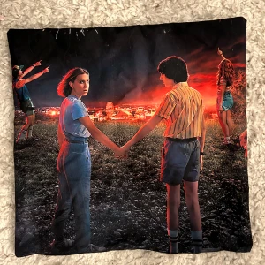 Kuddfodral  - Kuddfodral med stranger things tryck.