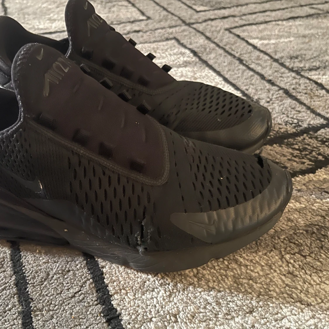 Svarta Nike Air Max 270 - 90