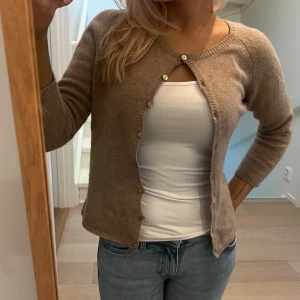 Kashmir kofta - Superfin stickad kofta i kashmir i storlek L men sitter som en xs/s🤎