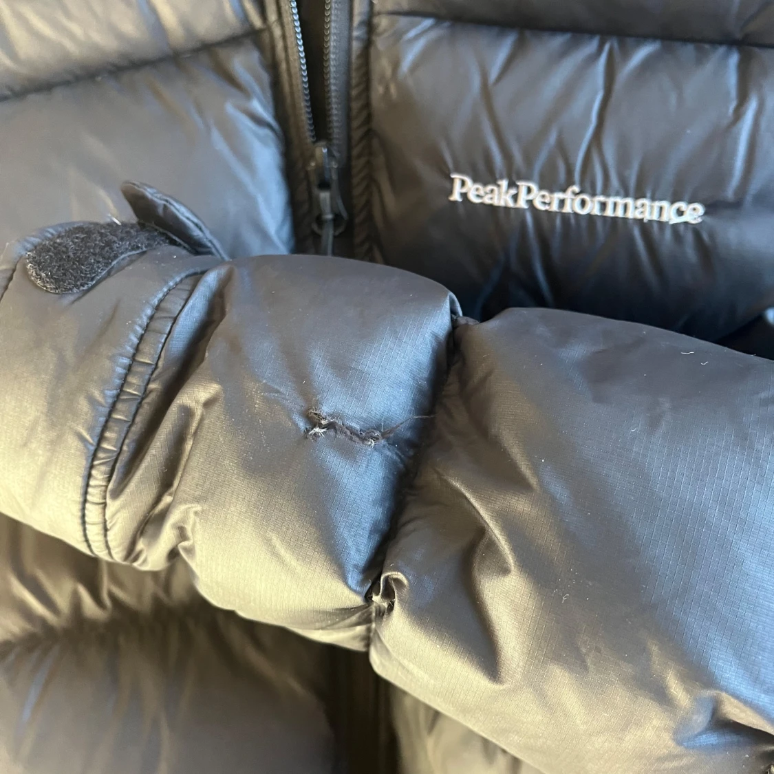 Svart dunjacka från Peak Performance - 93