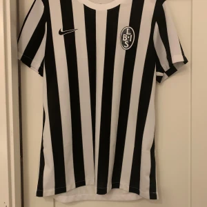 BoIS fotbollströja  - En BoIS tröja som inte används och inte behövs som är i bra skick och använd 1-2 gånger 