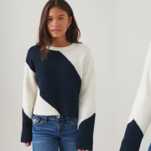 Söt tröja - Bra skick, lite nopprig men inte alls mycket 🫰🏼DEN SOM KÖPER TRÖJAN IDAG FÅR DEN FÖR BILLIGARE PRIS