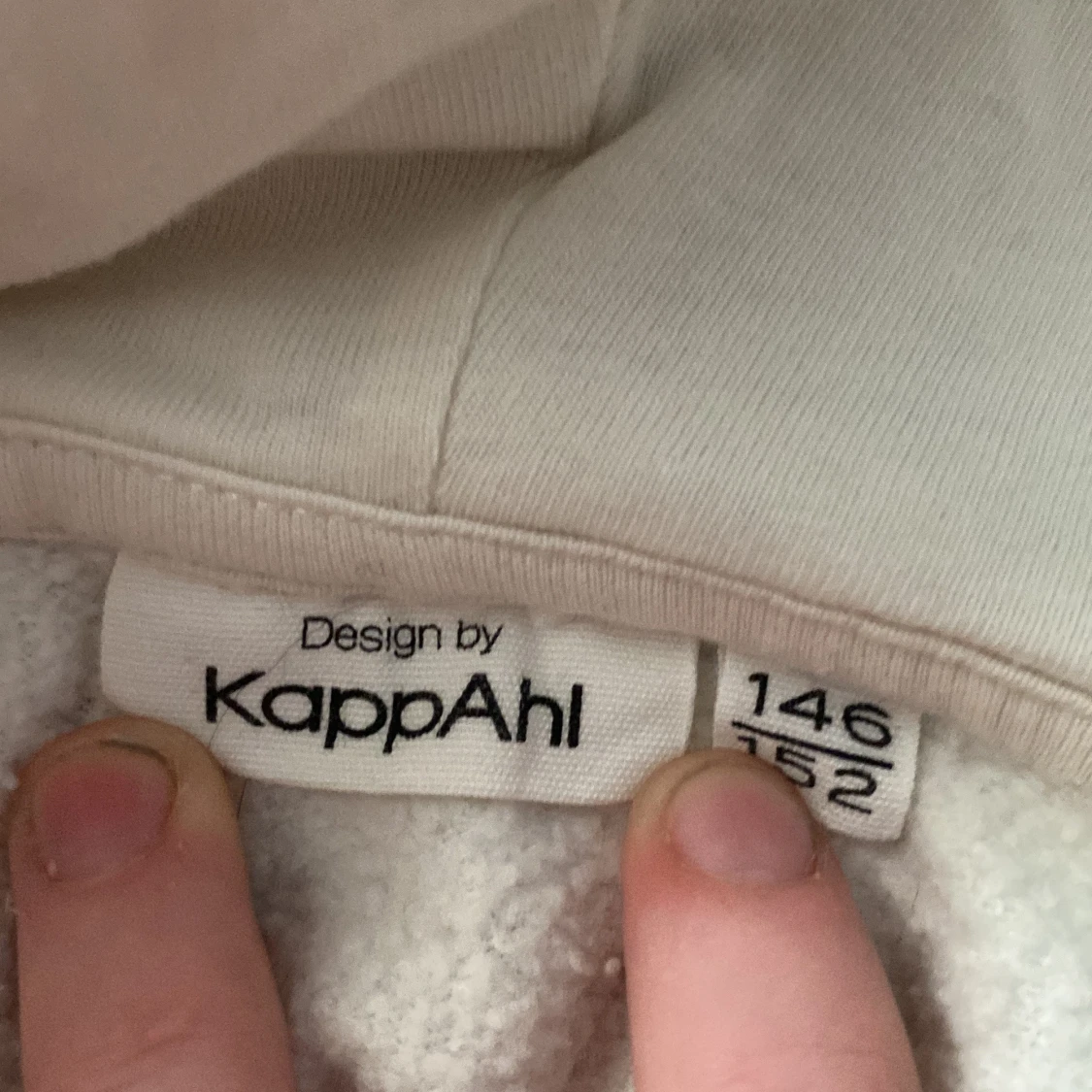 Vit hoodie från KappAhl med Arizona-tryck - 91