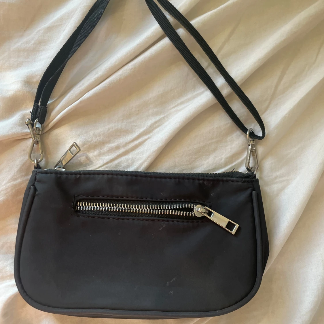 Svart axelväska med dragkedja - 90