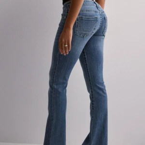 True religion jesns  - Säljer dessa jättefina jeans som jag märkte är för stora för mig när jag använt dem knappt en gång så inprincip helt nya, kostade 1199 så går inte ner mer i pris 
