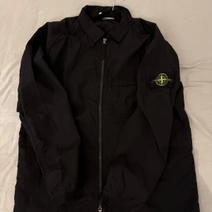 Stone Island Nylon Metal Shirt - Stone Island Skjortjacka. Fåtal gånger använts. Säljs pga tappat intresse. Inget slutpris!