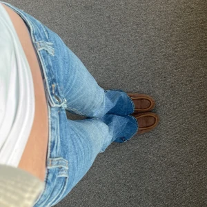 Gina young jeans  - Hej säljer dessa snygga lågmidjade Gina young jeans💕 Inga defekter, skriv för fler bilder, OBS storlek 152 men i tall och jag är 172 som referens och har oftast xs💞