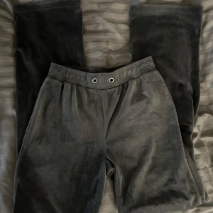 Gina Tricot mjukisbyxor  - Säljer dessa mjukisbyxor från Gina Tricot, snöret år borta❤️