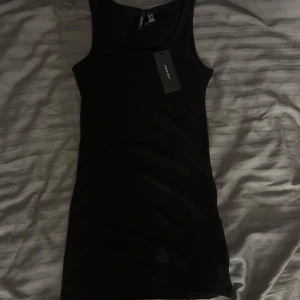 Vero Moda linne - Säljer detta linne från vero Moda med lappen kvar, köpt för 150kr❤️