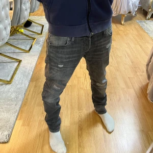 Jack & Jones jeans - Jack & Jones slim jeans I utmärkt skick. Storlek 30w-31w. Kom med bud och frågor😁