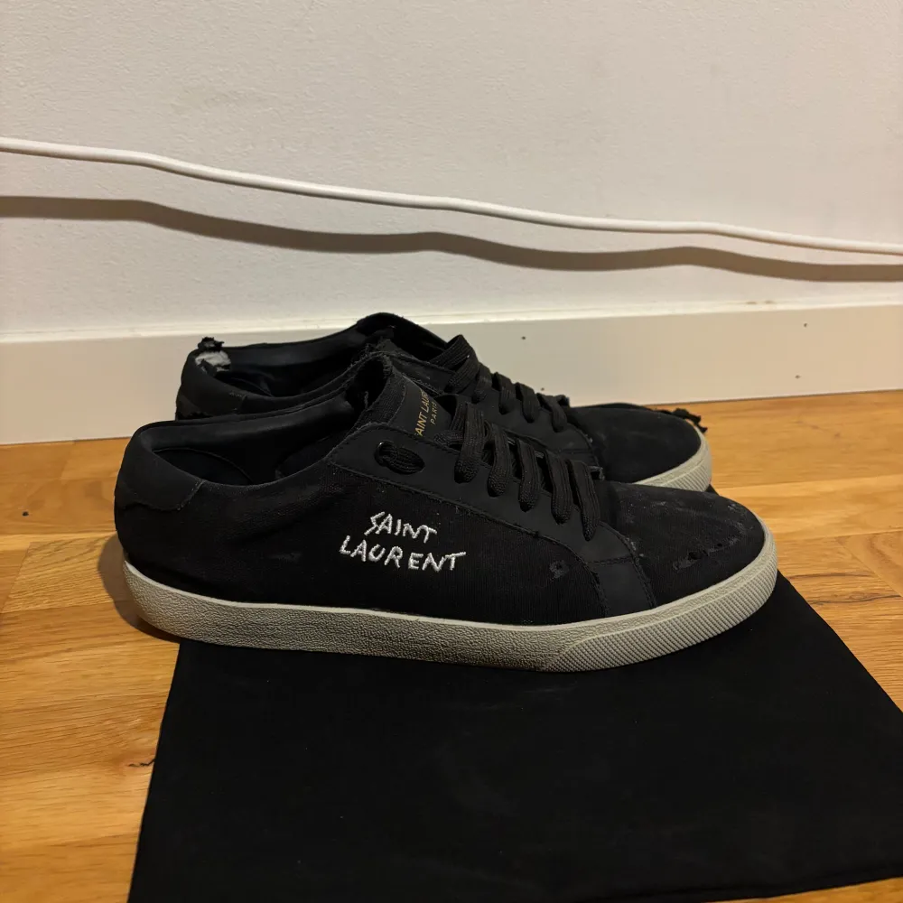 Saint Laurent skor använt skick men enkelt att tvätta, storlek 43. Kengät.