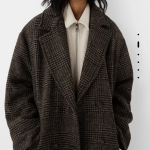 ny lång kappa från Bershka, storlek L - ny lång kappa från Bershka, storlek L