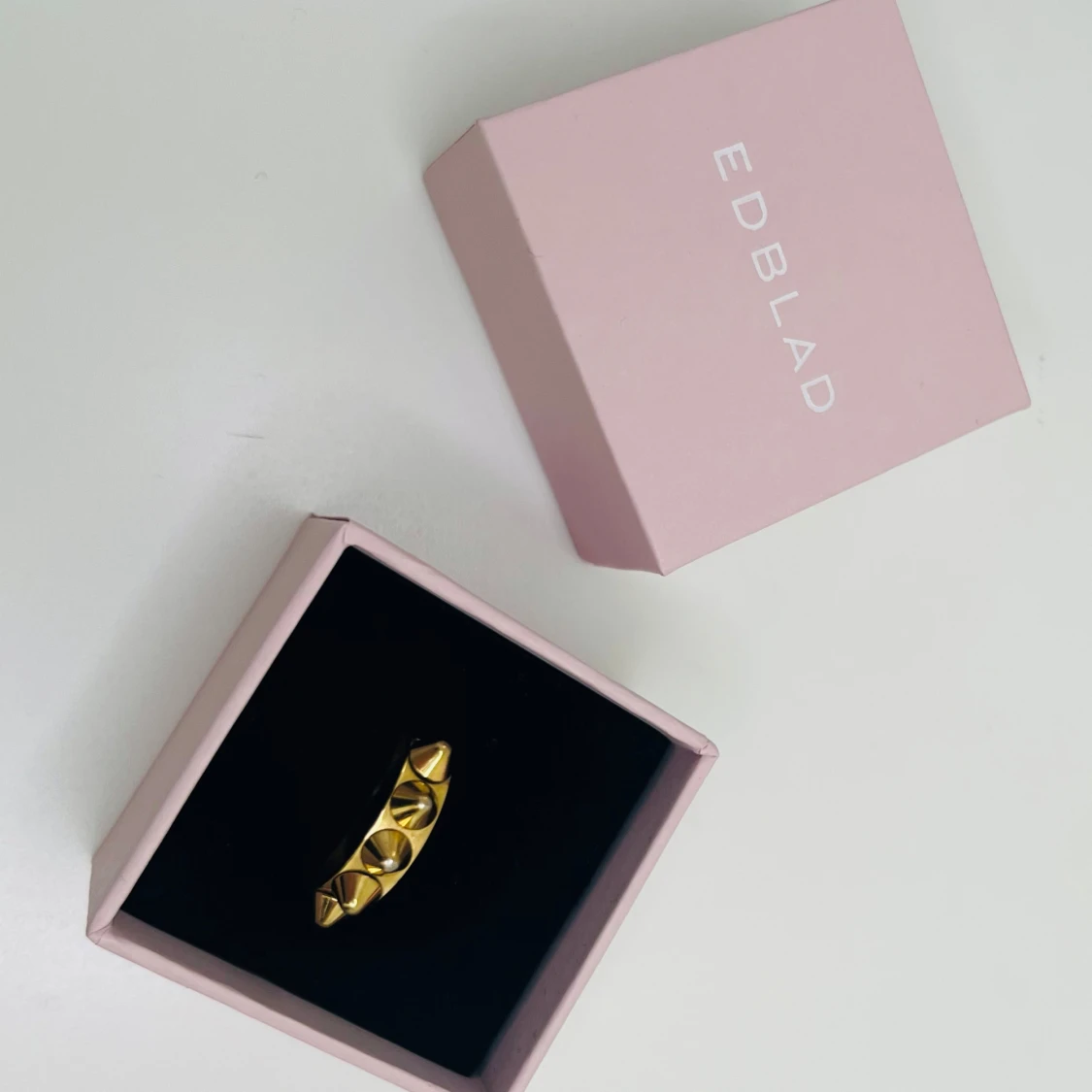 Guldfärgad Edblad ring - 1