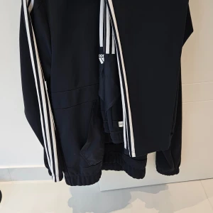 Adidas tracksuit  - Storlek L 