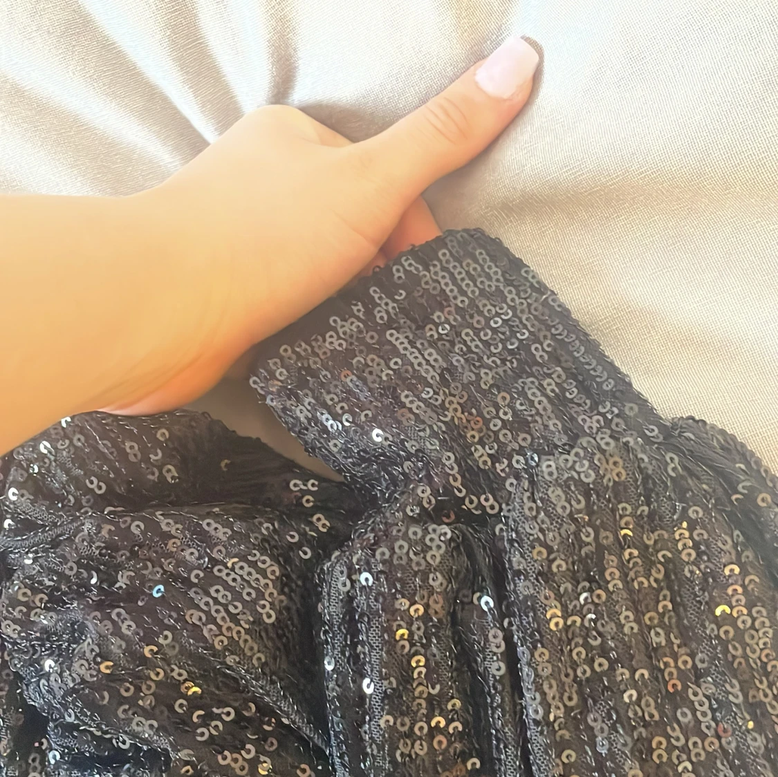 Svart glittrig topp från Bik Bok - 2