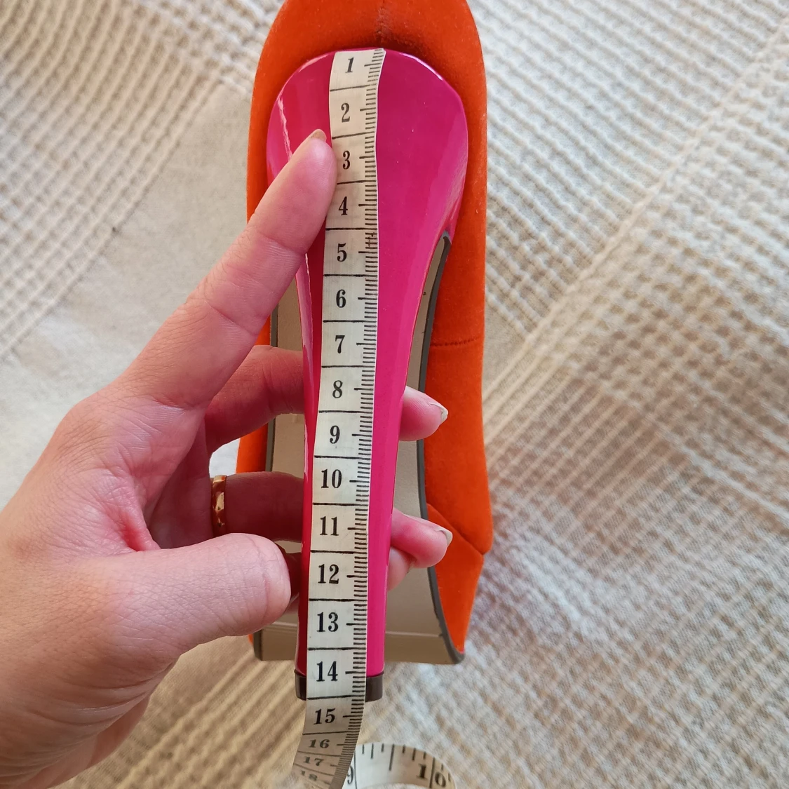 Orange och rosa pumps med hög klack. - 3