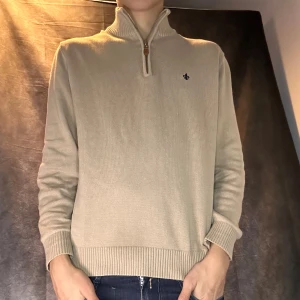 Morris half zip - Mycket fint skick 9/10 inga defekter | size M modell 180 63 kg | fraktar spårbart inom 24 timmar med PostNord eller instabox |