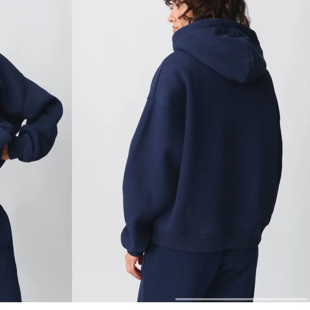 Hoodie från Gina säljer då den inte passade aldrig använd, stel m men passar xs-l 💗. Hoodies.