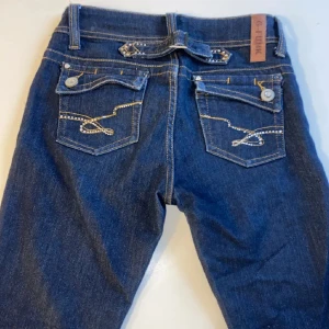 Otroligt snygga jeans  - Nya lågmidjade jeans från 90-talet