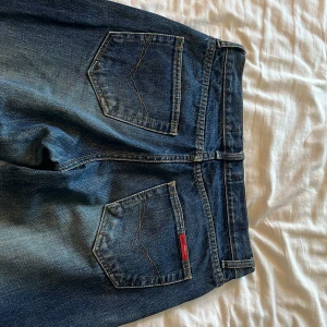 Only Jeans  - Mörkblåa jeans från märket Only. Skulle säga att de sitter ganska midwaist. Använd några gånger men i bra skick. Pris kan diskuteras. 