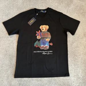 Ralph Lauren black t-shirt - Brand new. Never worn. 