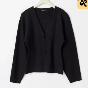 kofta gina tricot  - jättefin kofta från gina, helt slutsåld och endast använd 1 gång. säljer då jag inte tycker den passade mig 💞 