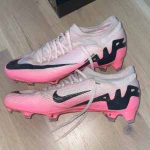 Nike Mad Brilliance Pro - jag säljer mina fotbollsskor eftersom att det är fel storlek skick 9/10 