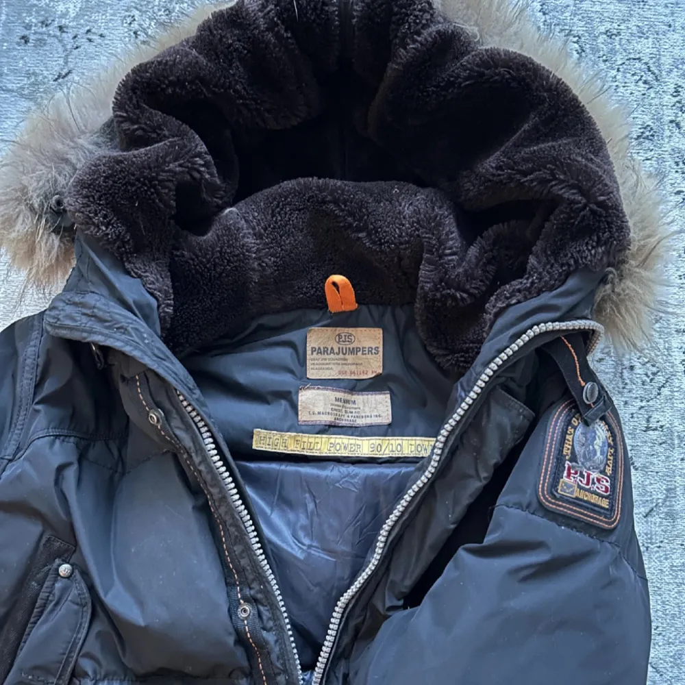 Otroligt varm och bekväm jacka, 8/10 skick. . Takit.