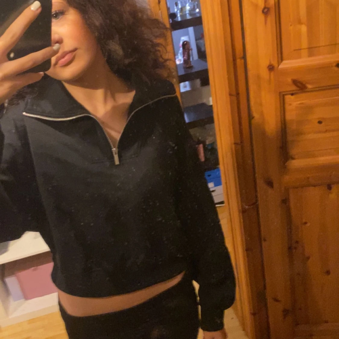 Svart croppad tröja med dragkedja - 90