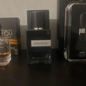 Ysl EDP  - Säljer min ysl EDP eftersom att jag har flera parfymer, använt max 2 ml så nästan hela kvar nypris runt 1000kr. Skriv om du har några frågor.