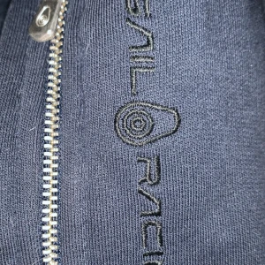 Tröja - En lång armad dragkedjeteöja