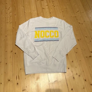 Nocco sweatshirt - Nocco juice melba sweatshirt i nyskick, är storlek M men skulle säga att den är närmare S Skick 9/10