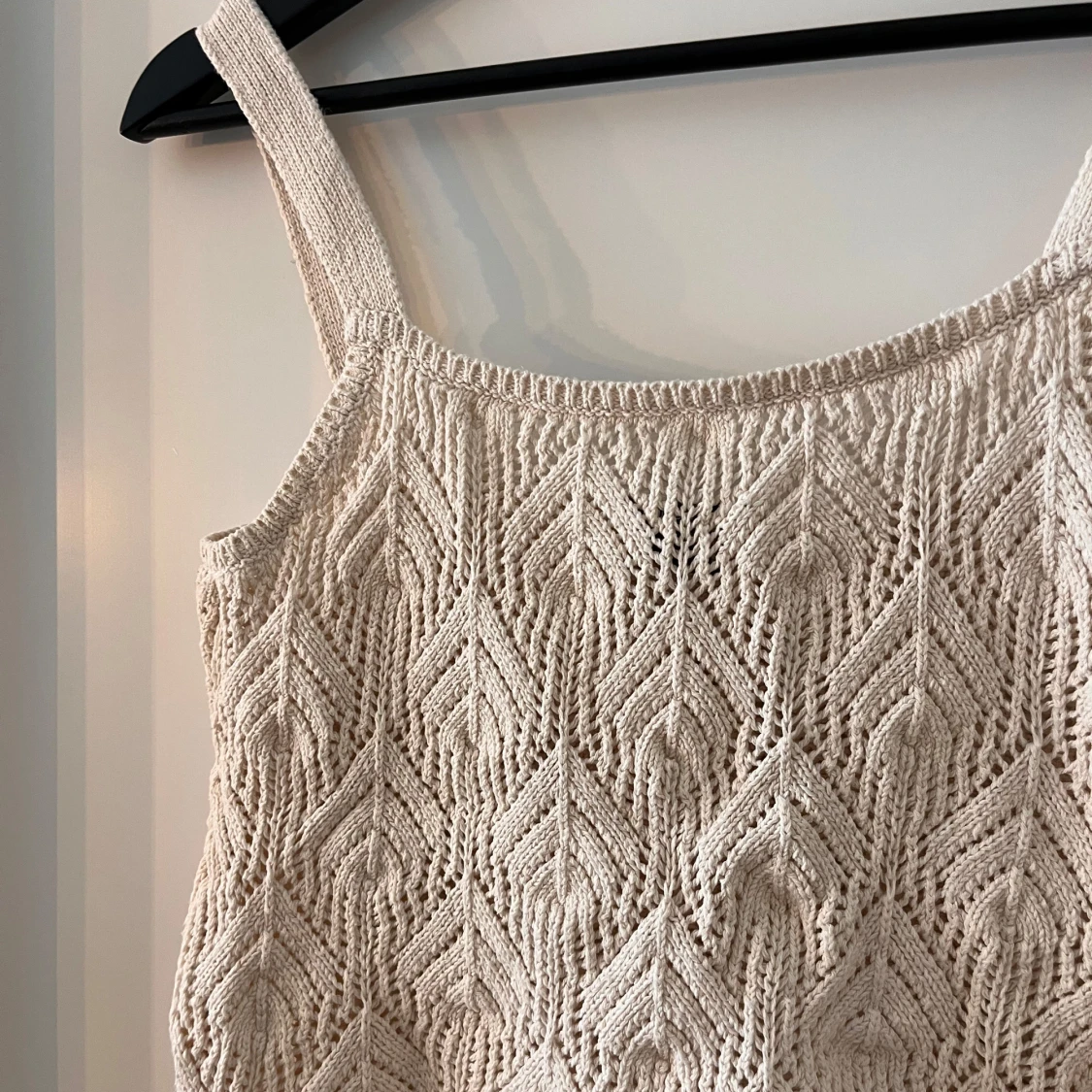 Beige stickad linnetopp från Lindex - 90