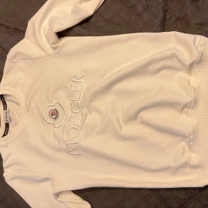 Moncler  - Moncler tröja storlek s