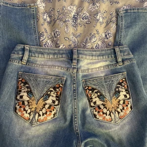Miss me jeans - Säljer mina miss me jeans då dom inte passar. Köpta innan på Plick och dom är i bra skick, tyvärr inget märke där bak.