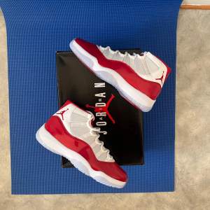 Jordan 11 Cherry 🍒  Size 43/9.5 Helt nya  