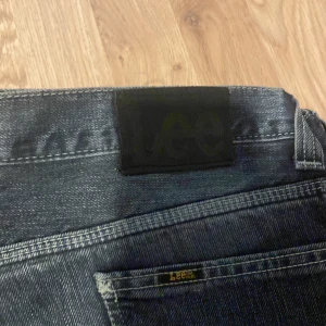 Svarta lee byxor - Vanliga svarta lee byxor! Storlek: 32-34